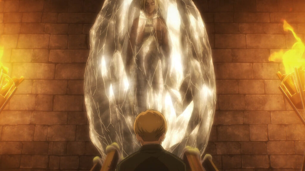 Armin’in bu sürükleyici hikayeyi anlatırken, karşısındaki kristal koza içindeki tutsağın Annie Leonhart olduğunu görüyoruz.